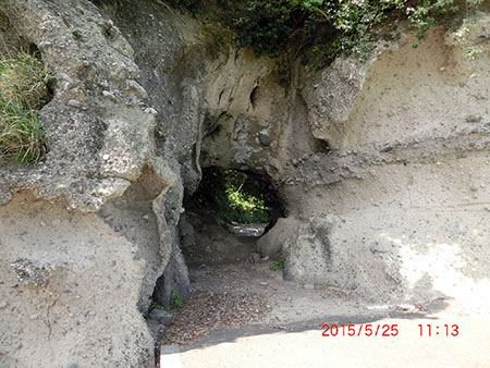 佐潟の洞窟