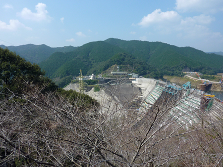 鶴田ダム